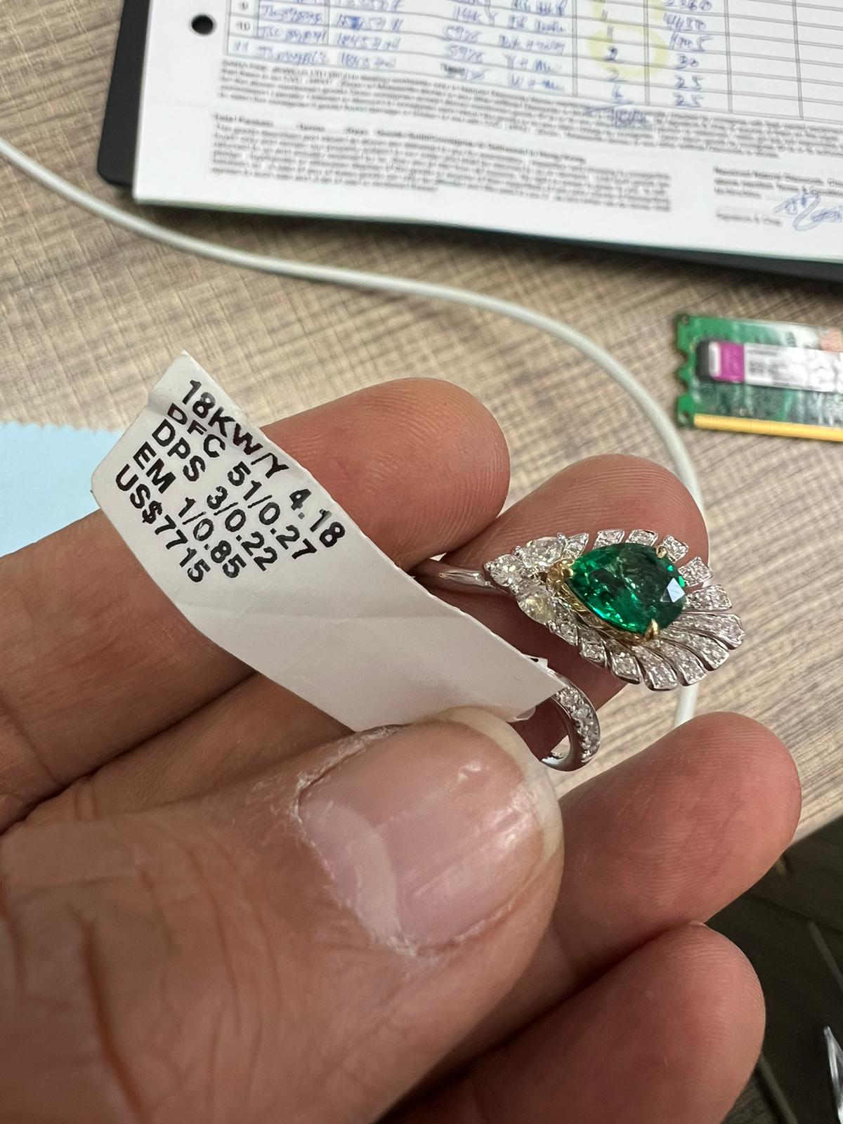 17764R - 18K Emerald & Diamond Ring