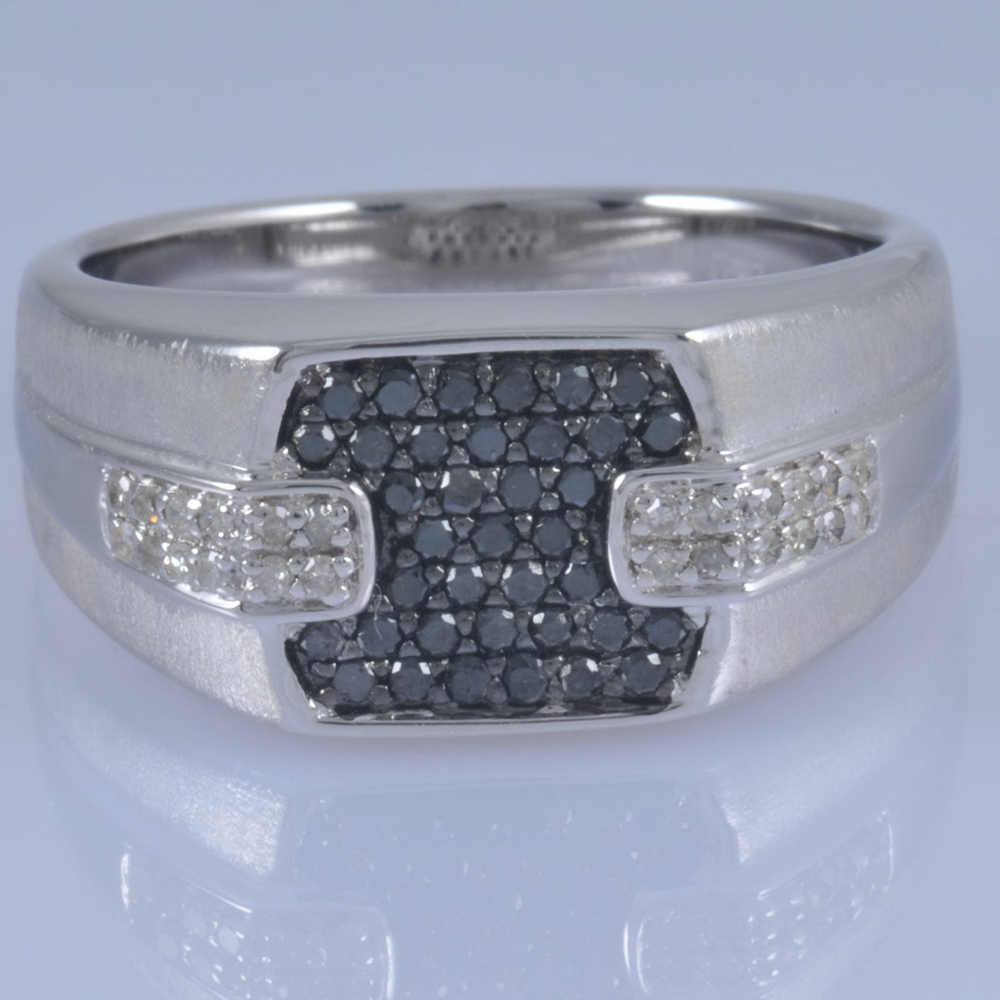 10601R Ring With Diamond