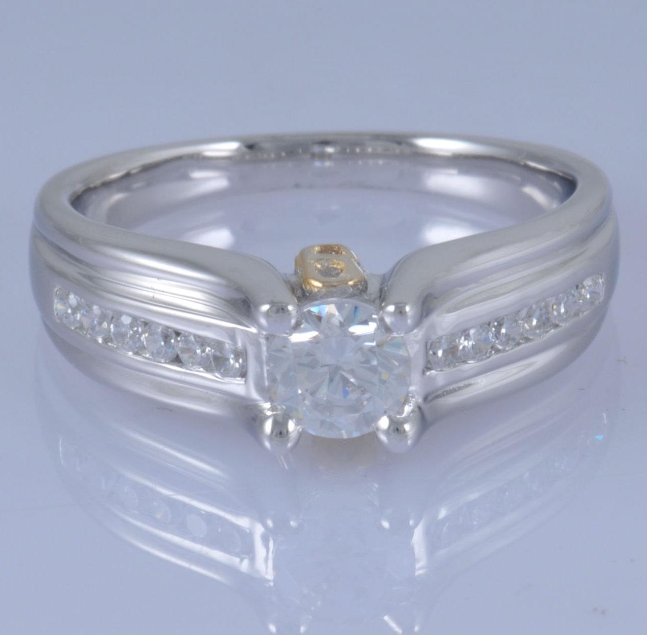 11029ER Ring With Diamond