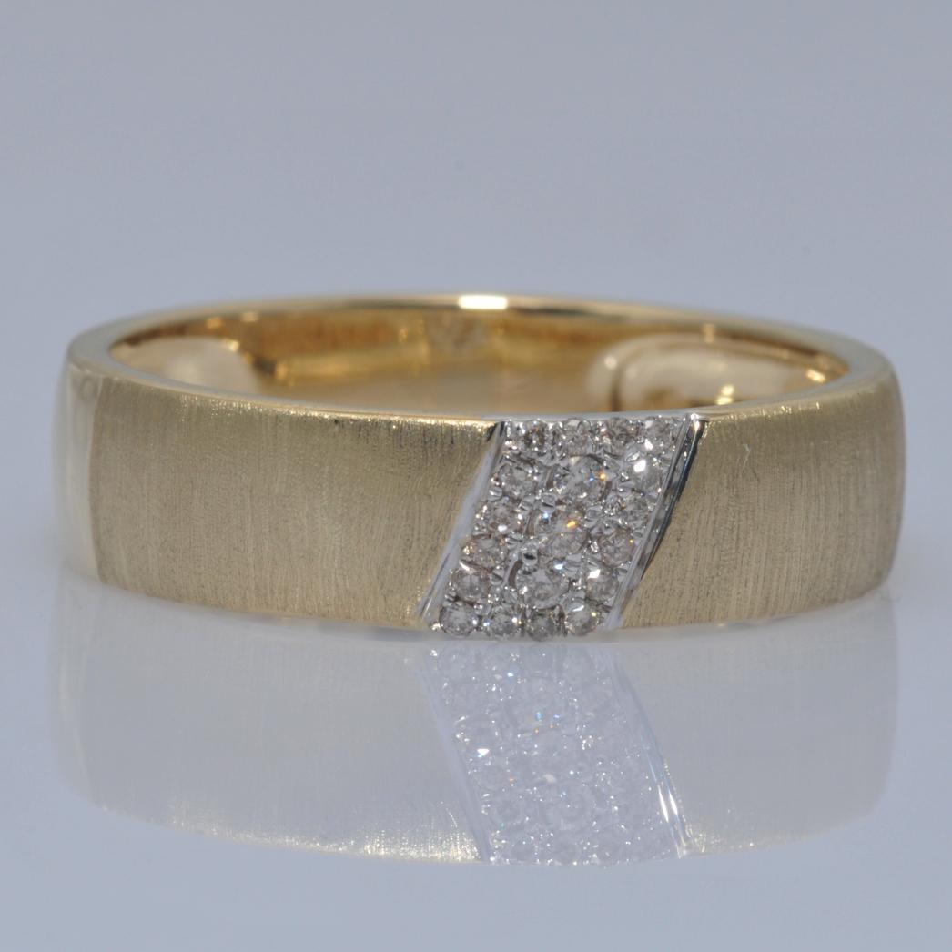 11491R Ring With Diamonds