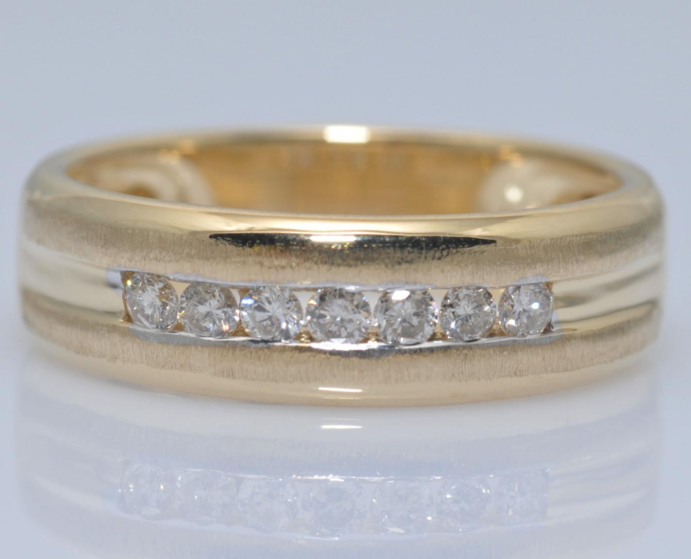 11498R Ring With Diamonds