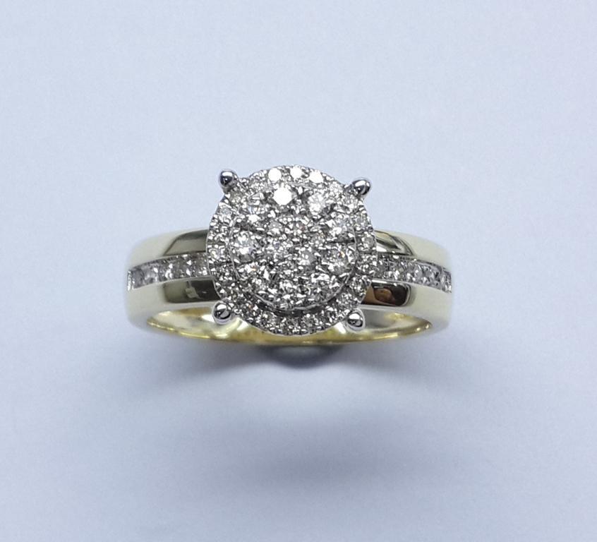 12831ER Ring With Diamonds