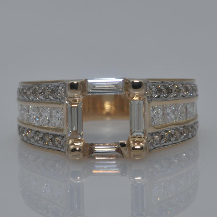 13723R Ring With Diamond