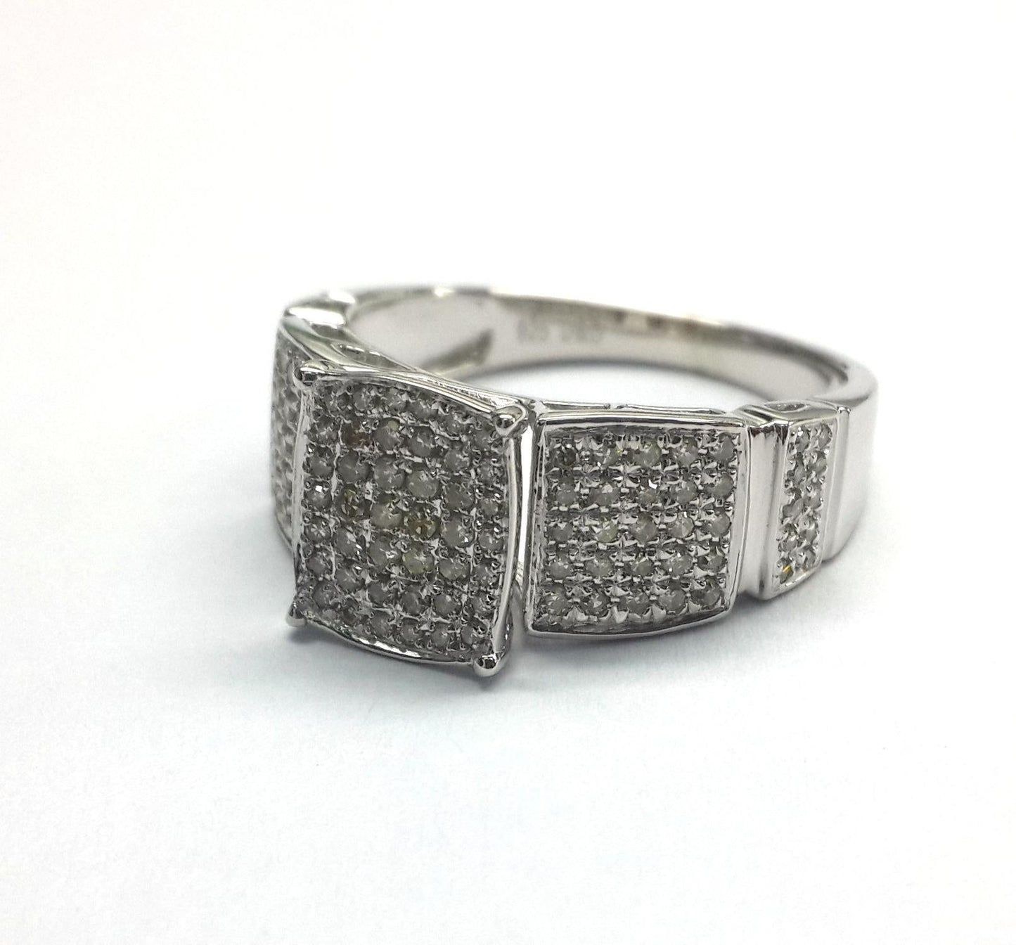 14054R Ring With Diamond