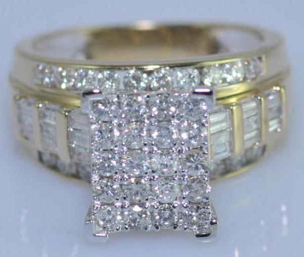 14230R Ring With Diamonds