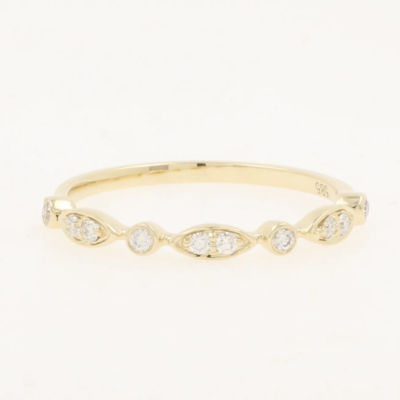 15679R Ring With Diamond