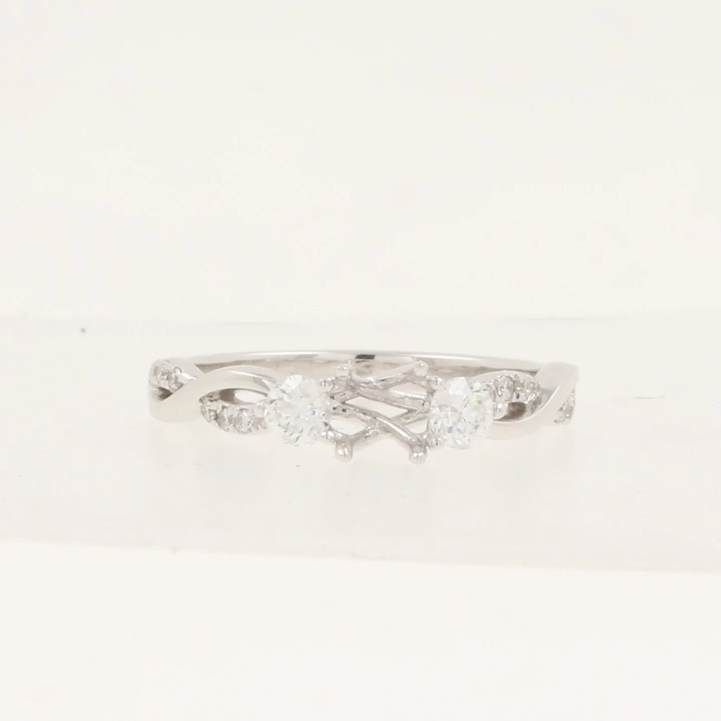 15963ER Ring With Diamond