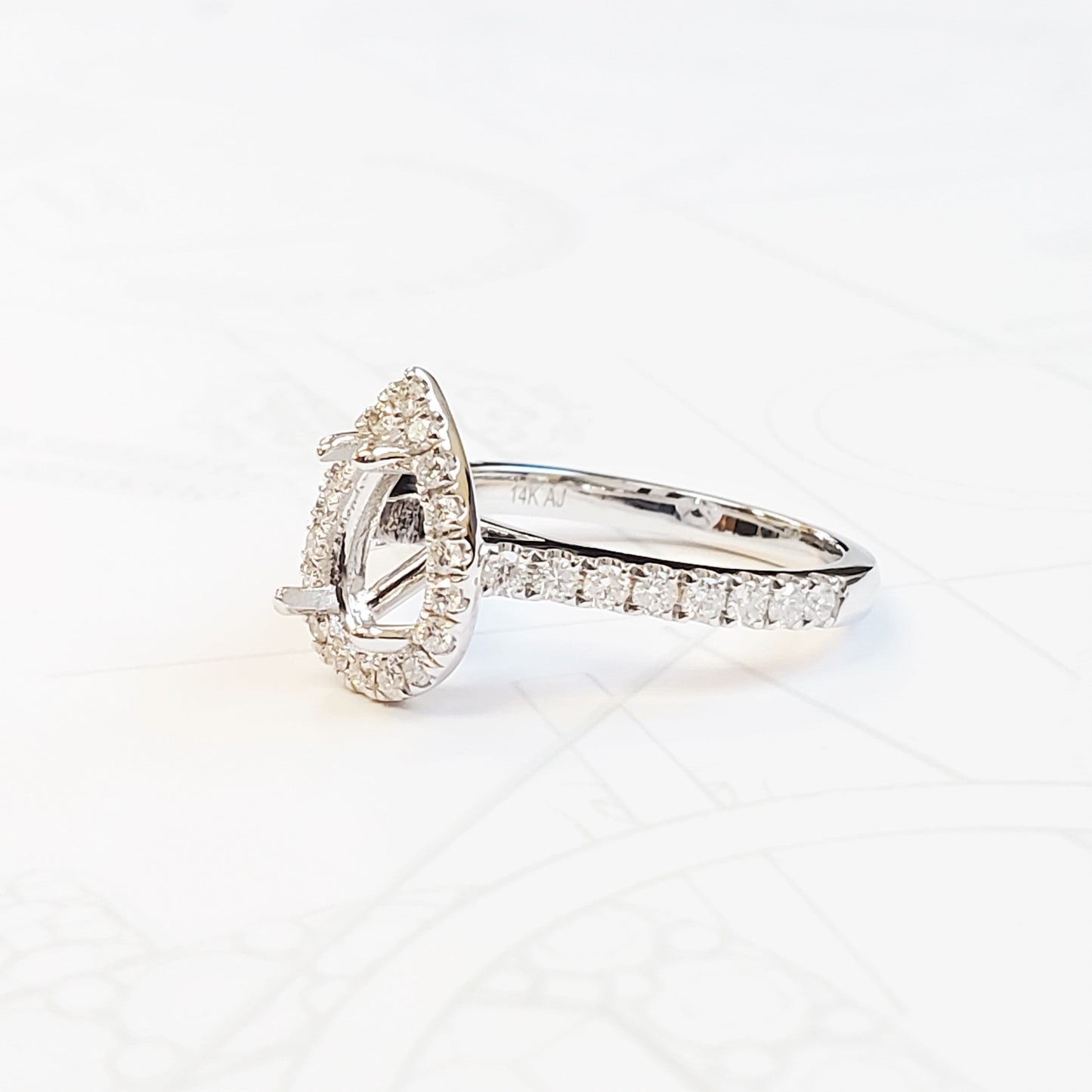 17517R Ring With Diamond