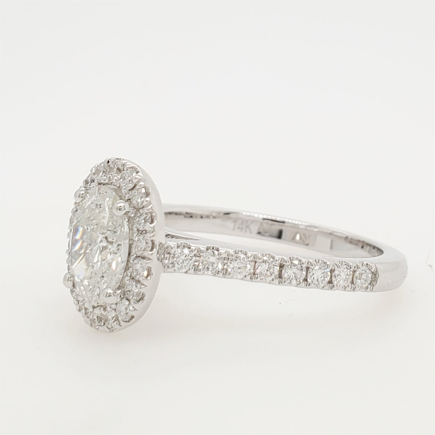 17523R Ring With Diamond