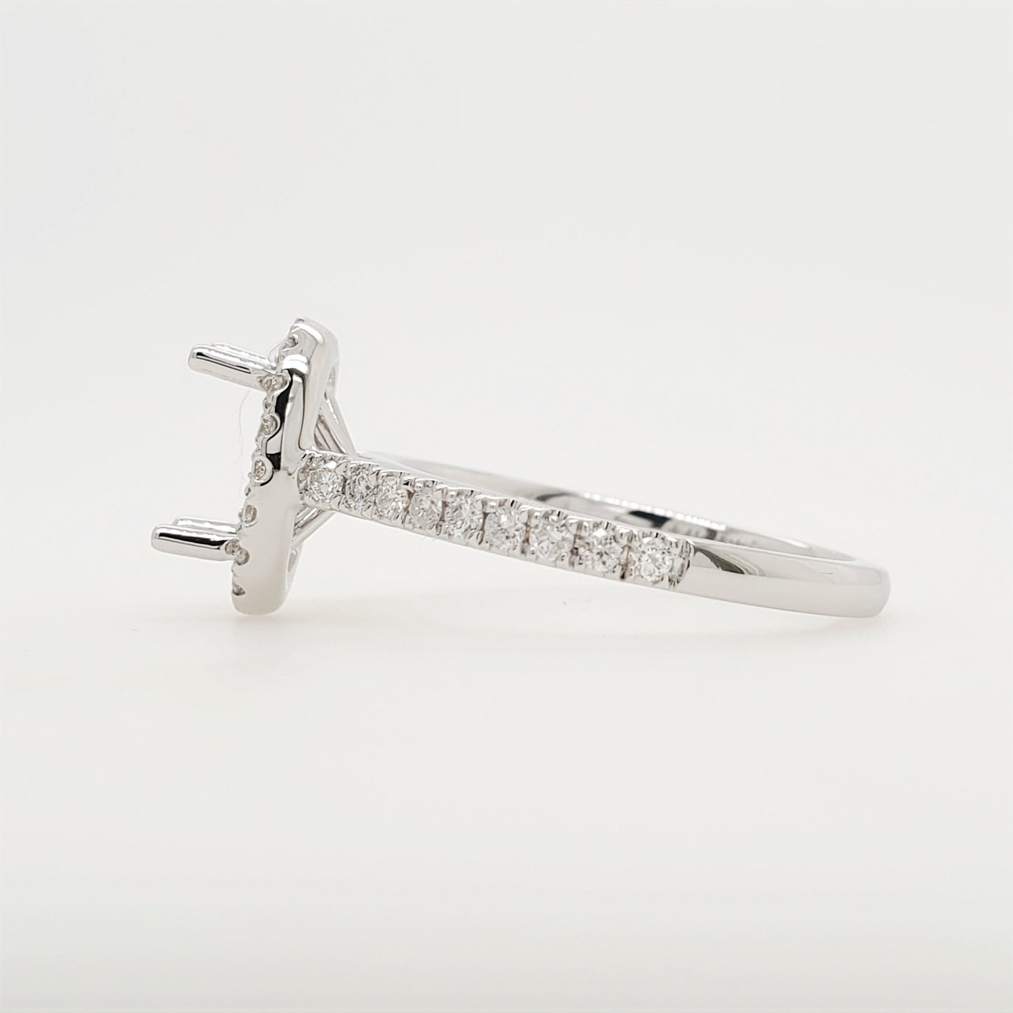 17539R Ring With Diamond