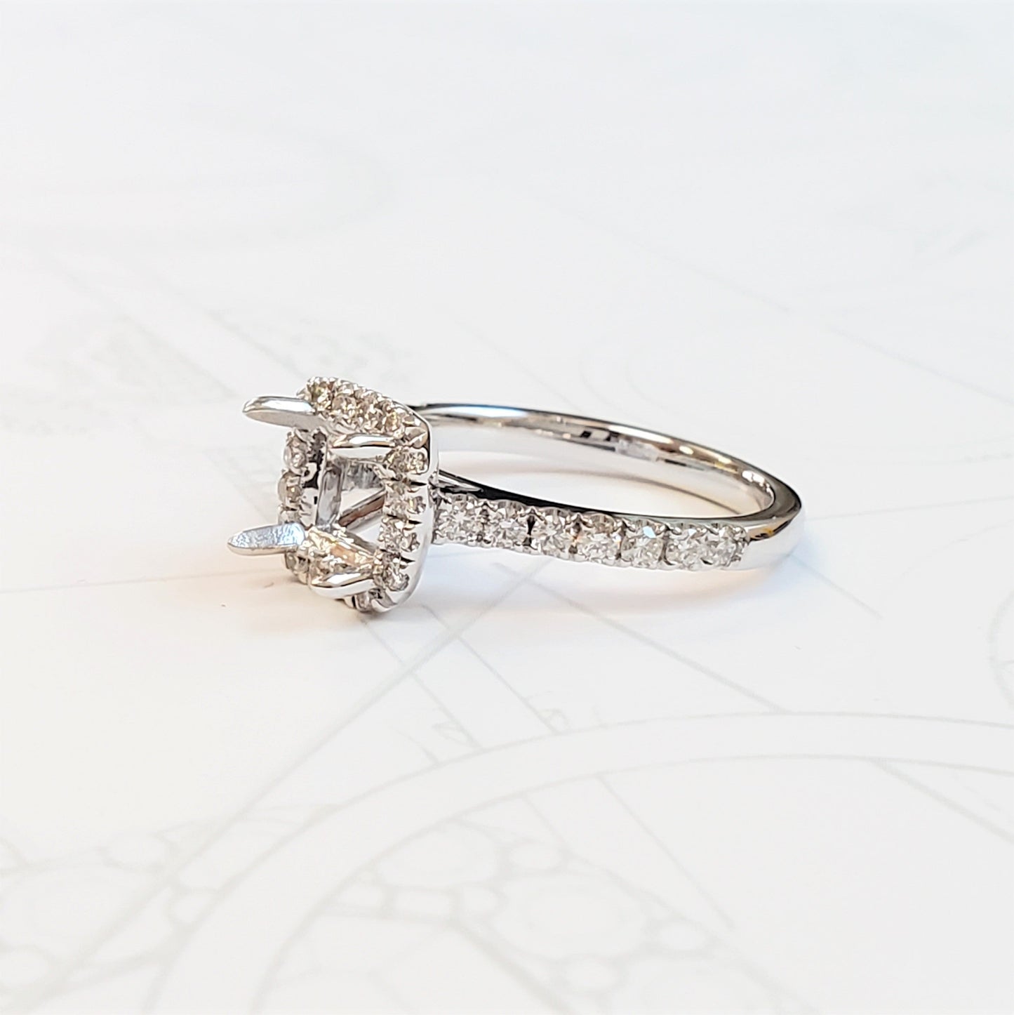 17550R Ring With Diamond