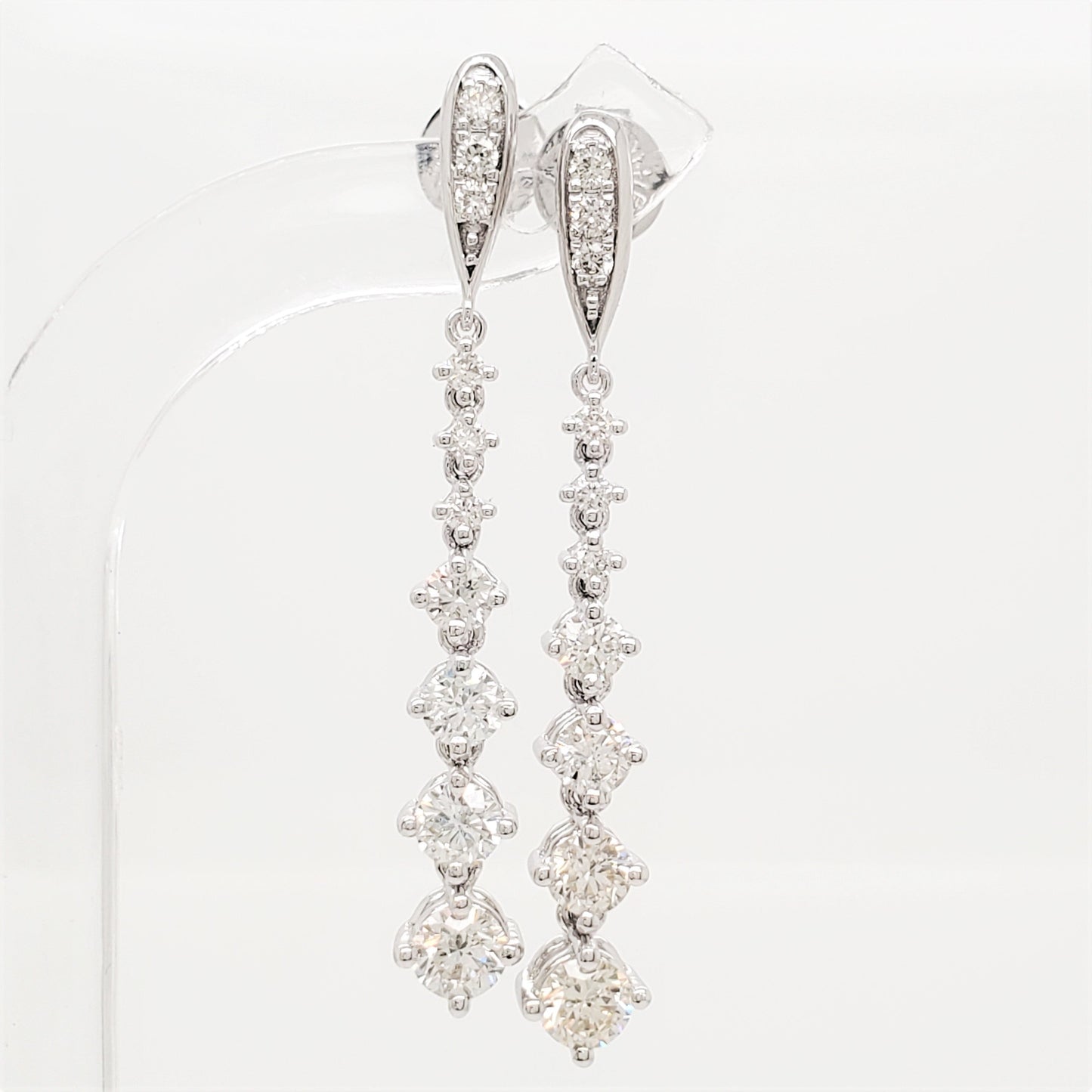 17650E Earrings With Diamond