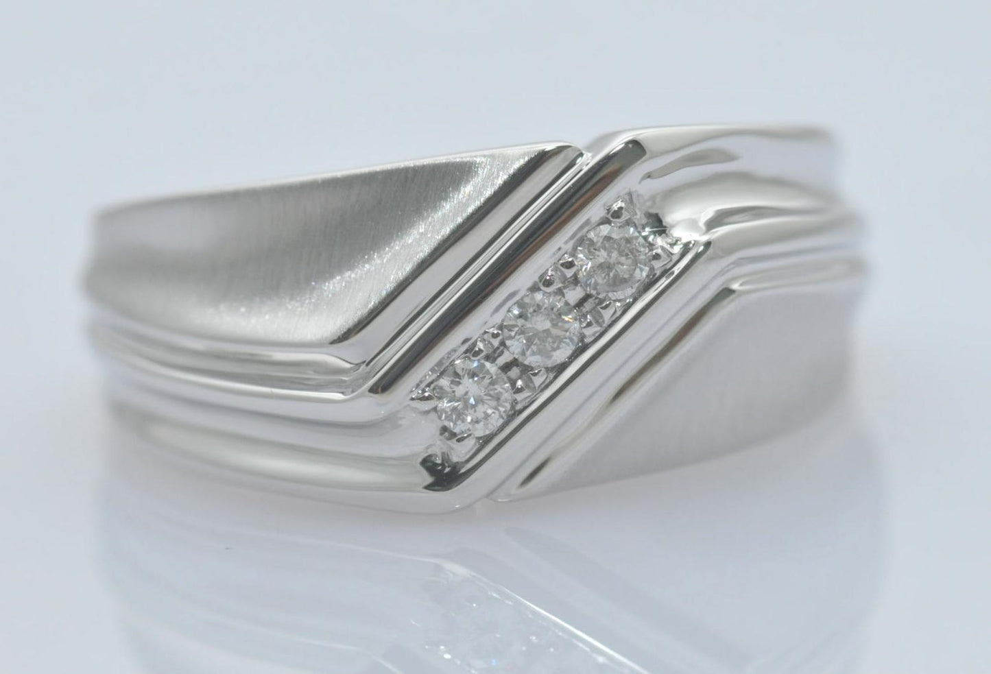 4459R Ring With Diamond