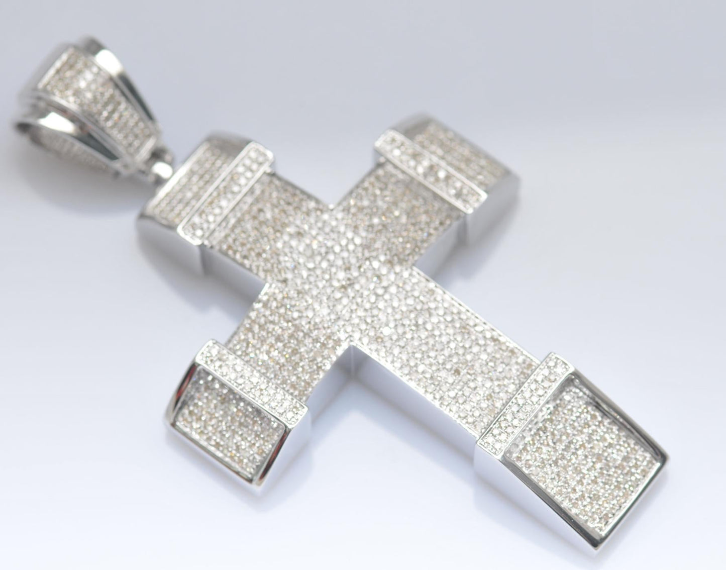 8892P Pendant With Diamond