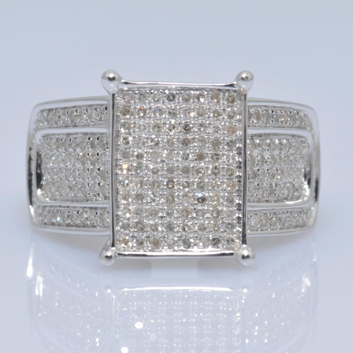 8898R Ring With Diamond