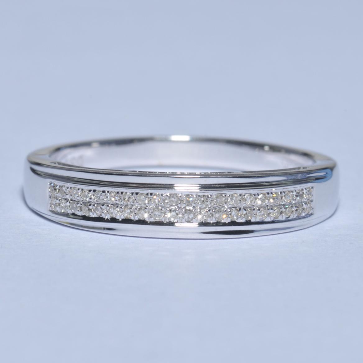 9844WR Ring With Diamonds