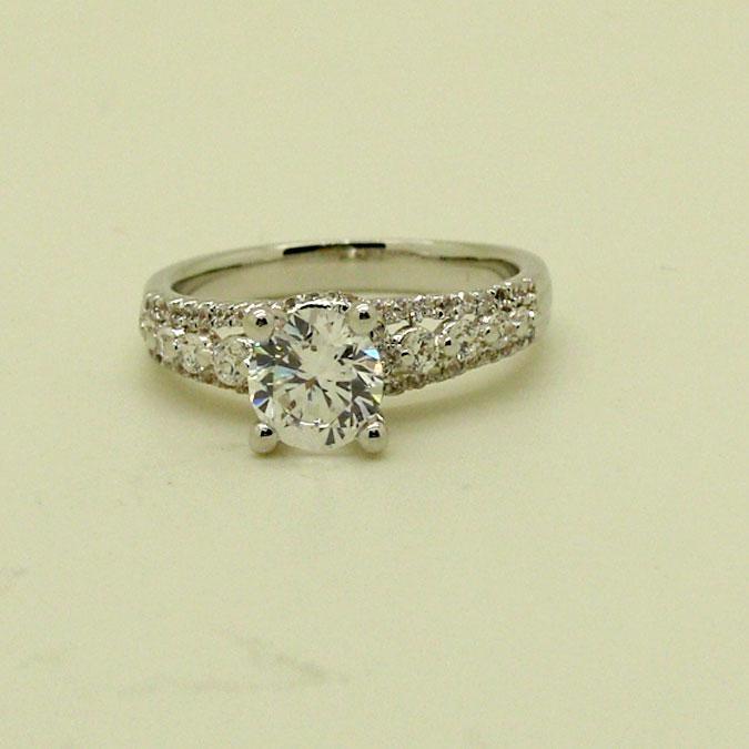 10304R Ring With Diamond
