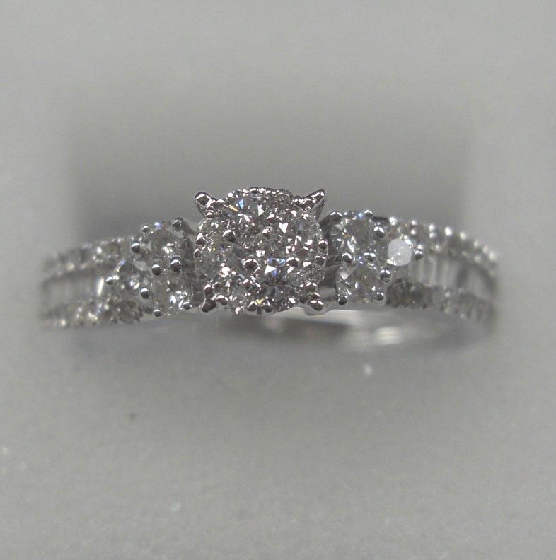 11382ER Ring With Diamond