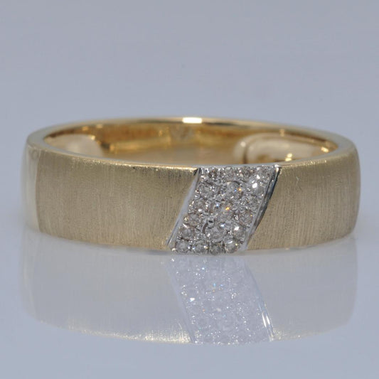 11491R Ring With Diamonds