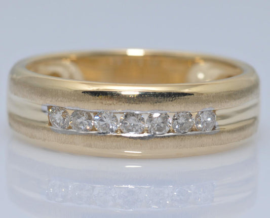 11498R Ring With Diamonds