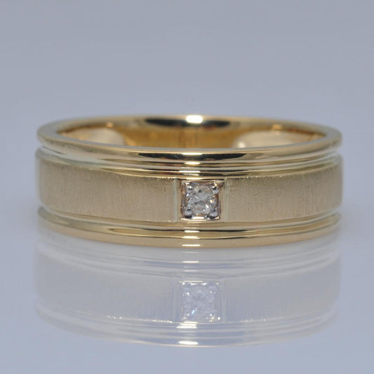 11499R Ring With Diamonds