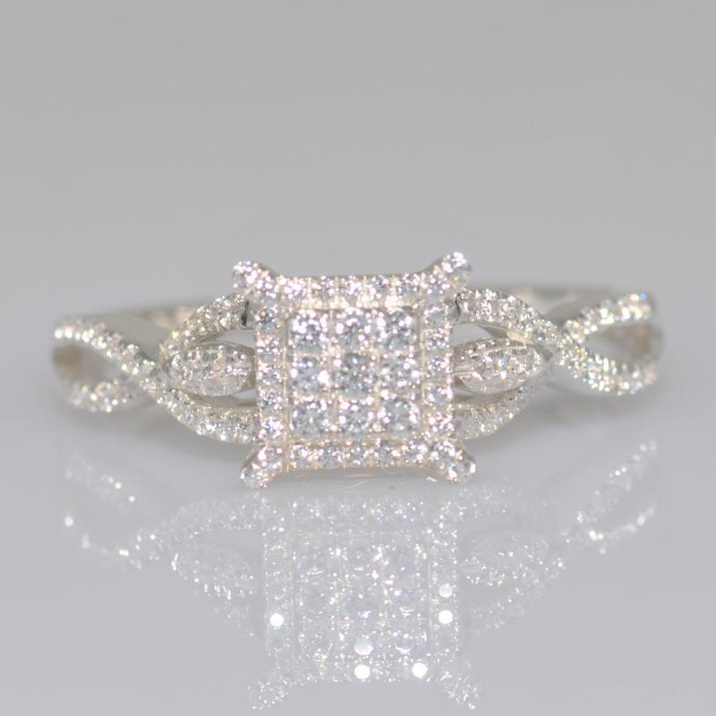 11503R Ring With Diamonds