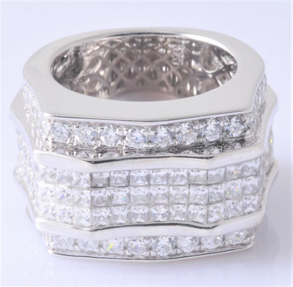 12232R Ring With Diamond