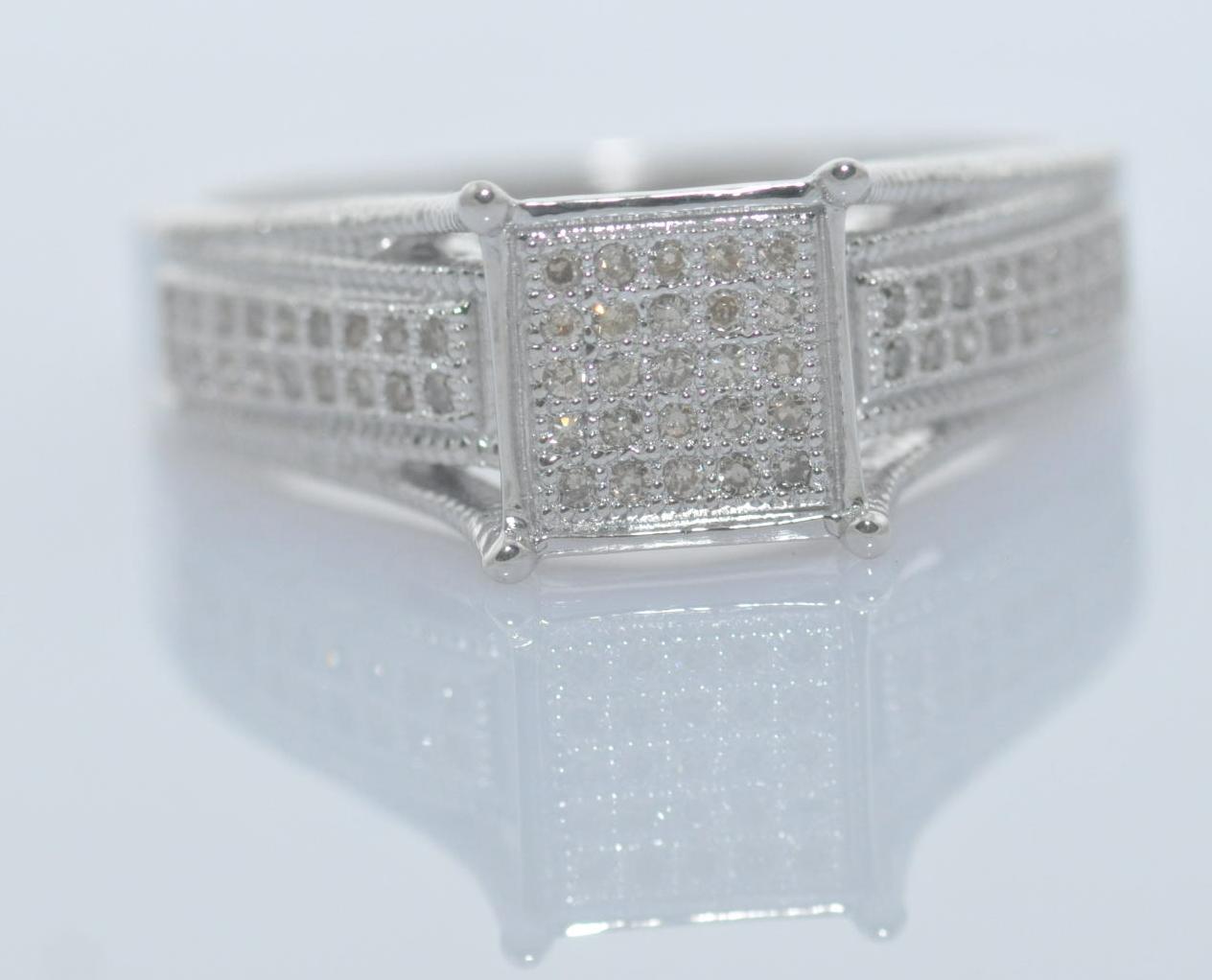 13230ER Ring With Diamond