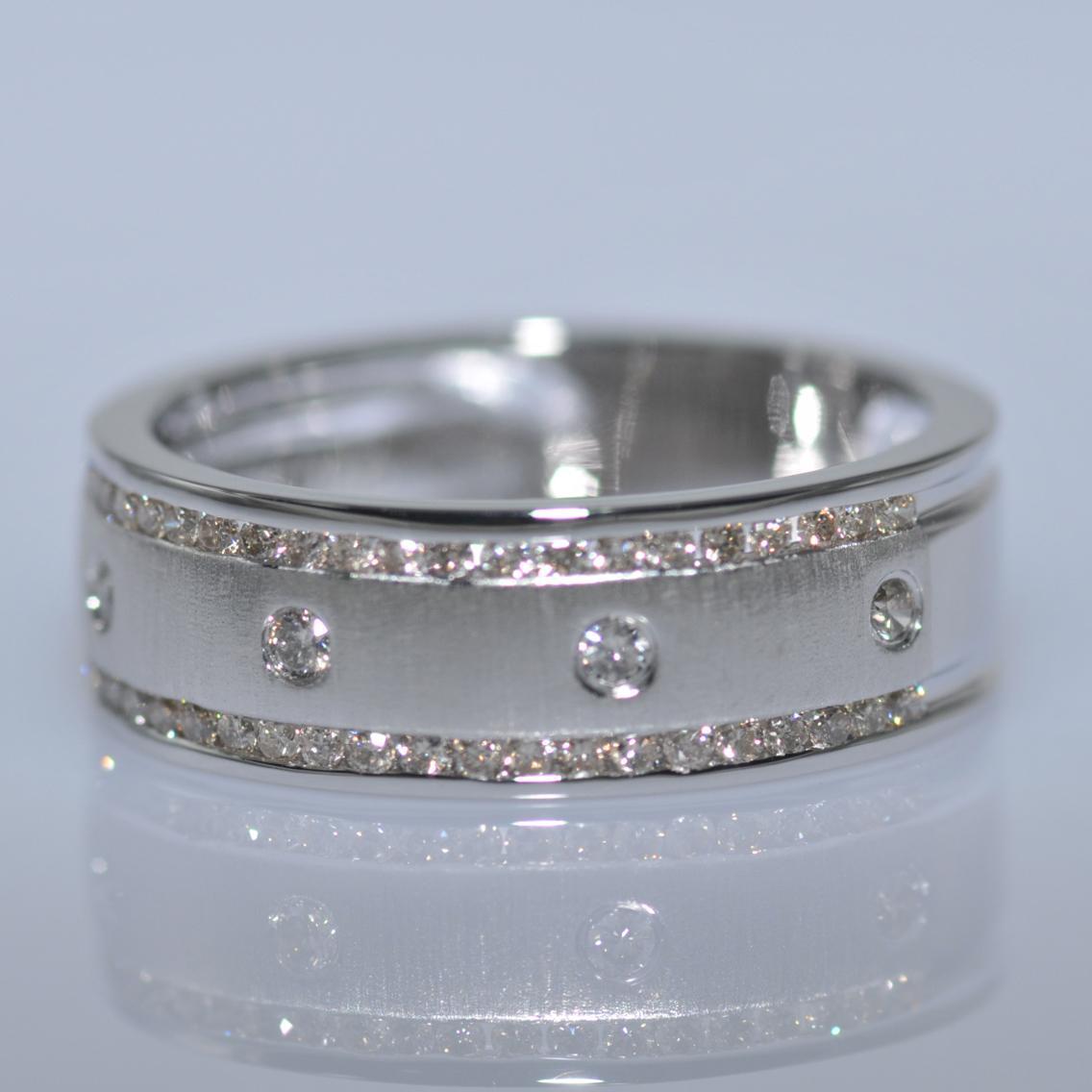 13260R Ring With Diamond