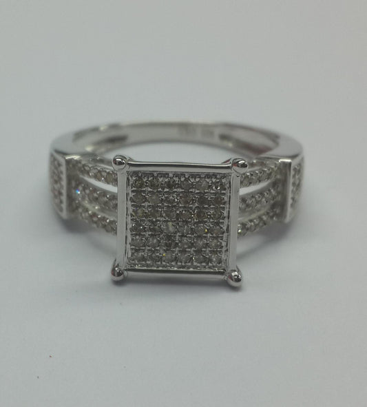 14026R Ring With Diamond