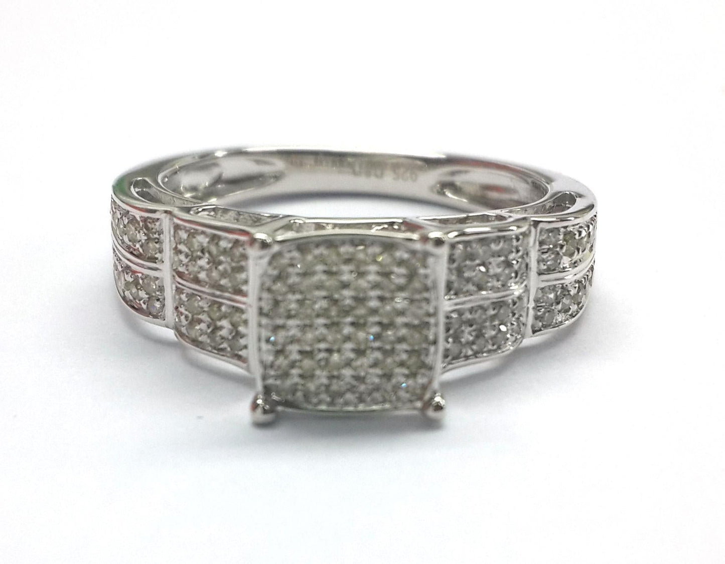 14057R Ring With Diamond