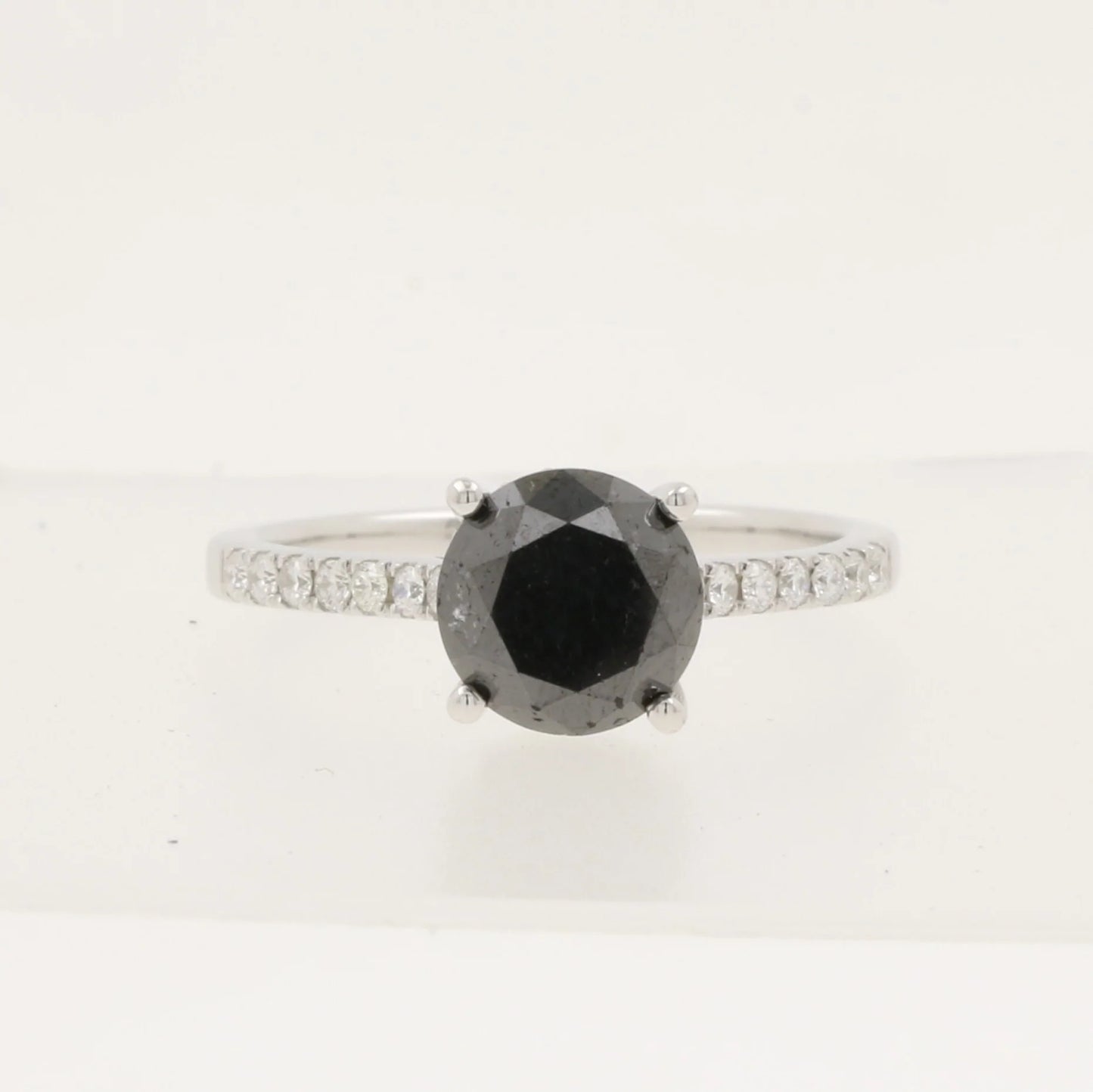 15865R Ring With Diamond