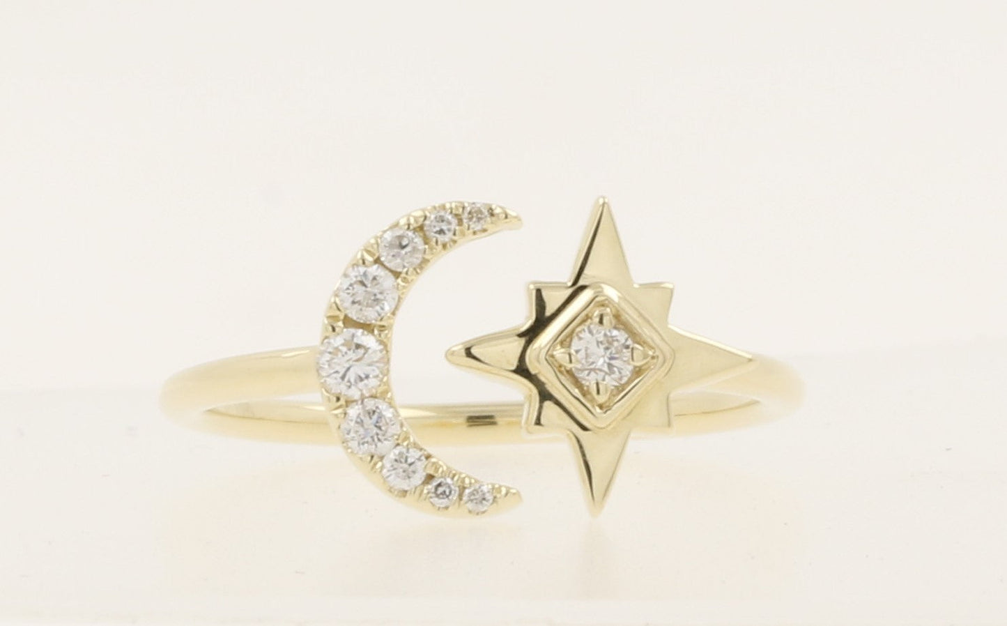 16133R Ring With Diamond