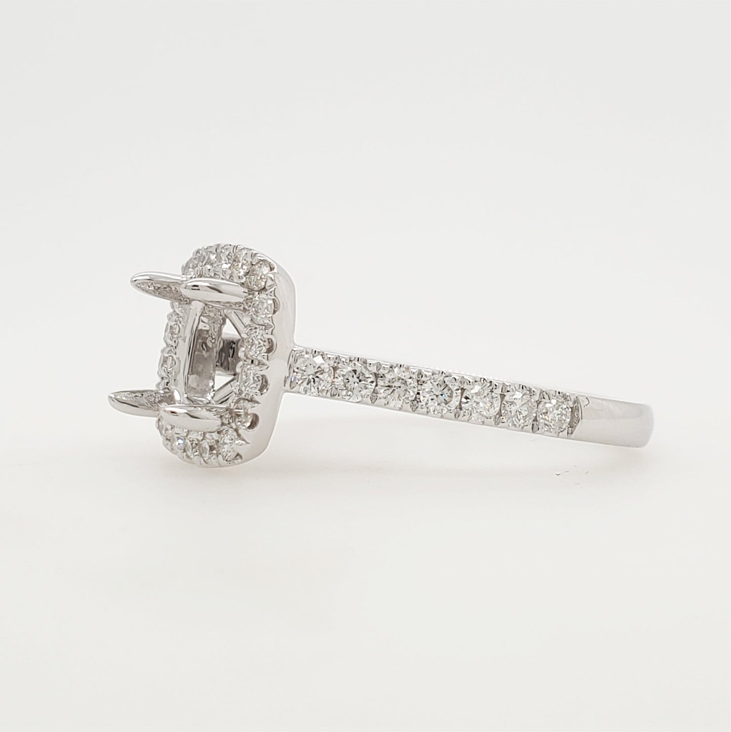 17536R Ring With Diamond