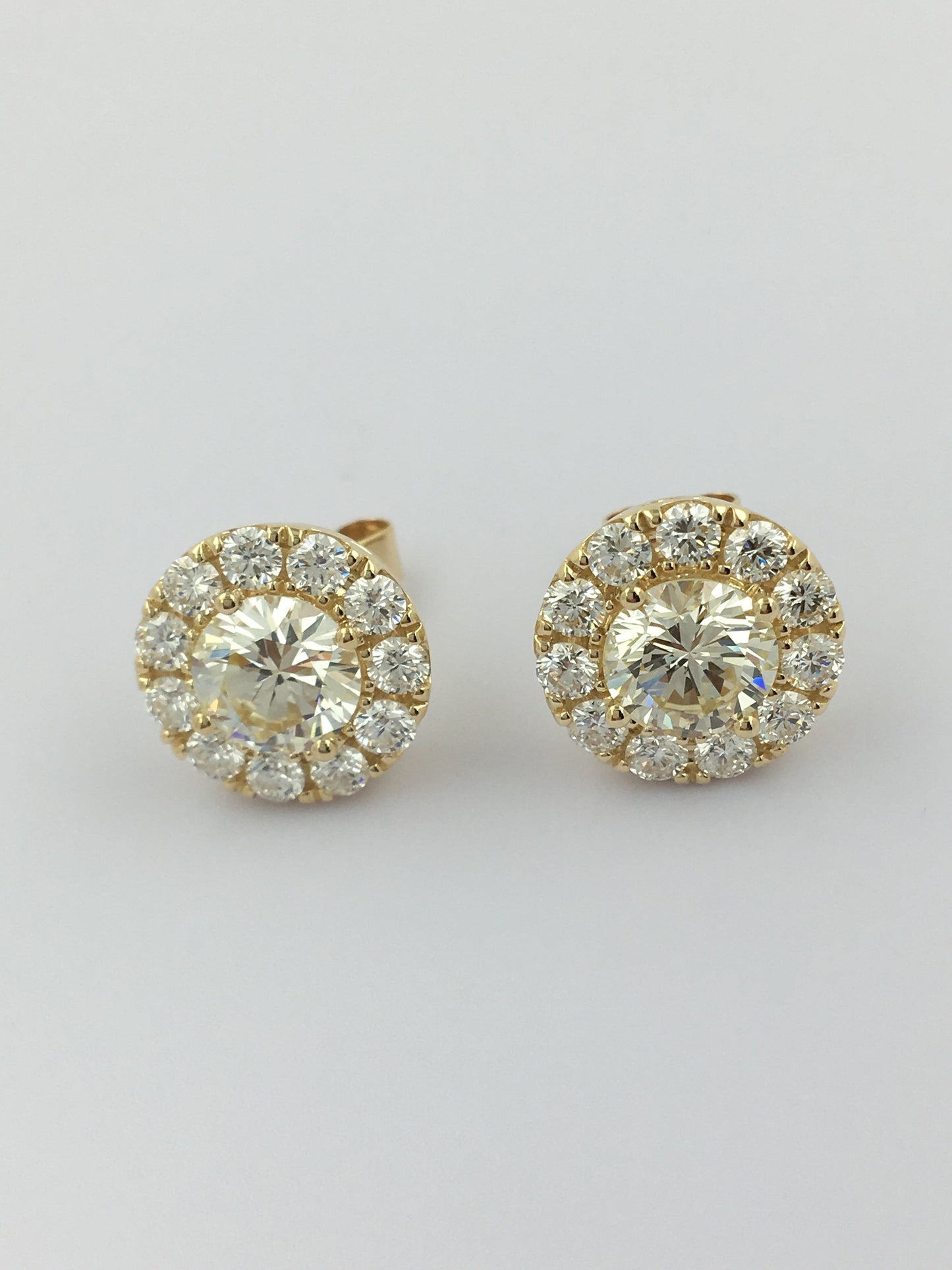 18492E Earring With Diamond