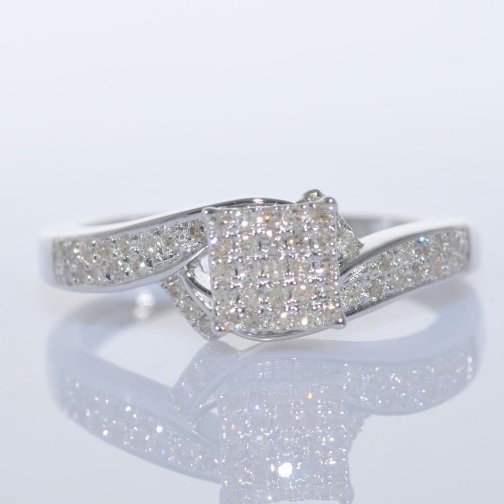 9847R Ring With Diamonds