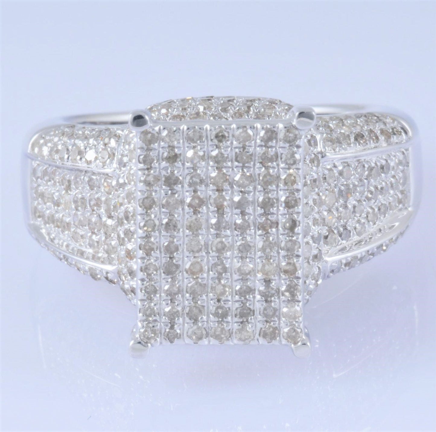 9853R Ring With Diamond
