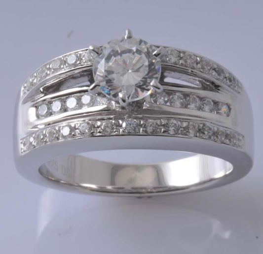 R7238 Ring With Diamond